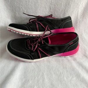 Keds Black/Pink Lace-Up Women's Flat Comfort Shoes 10